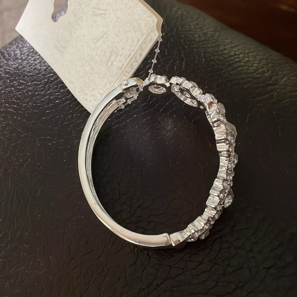 Jewelry - Picture 2 of 3